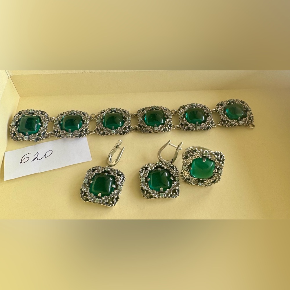 Elegant Silver and Green Jewelry Set